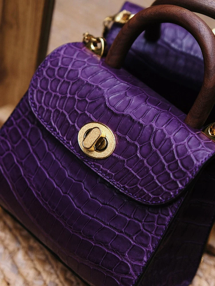Violeta Plum