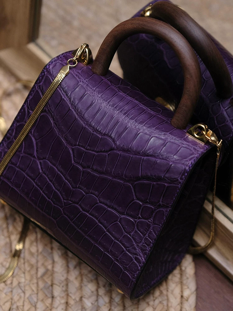 Violeta Plum