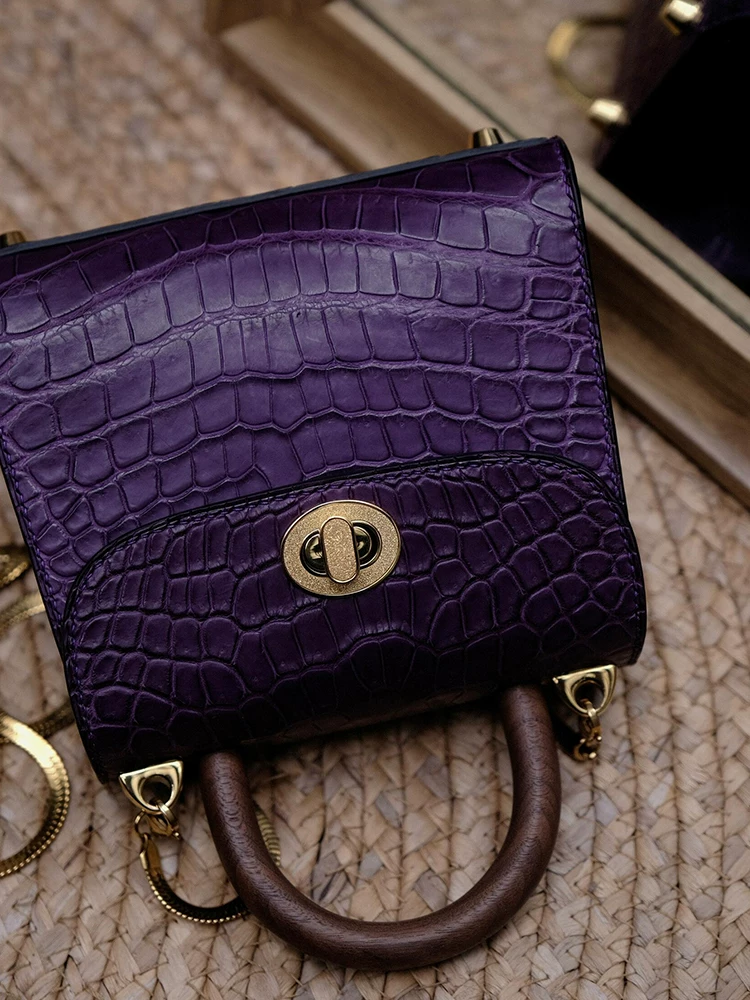 Violeta Plum