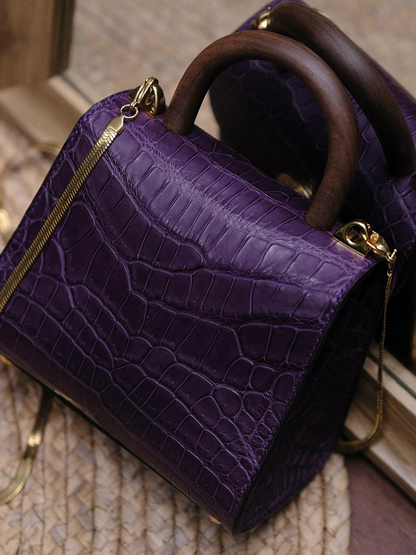 Violeta Plum
